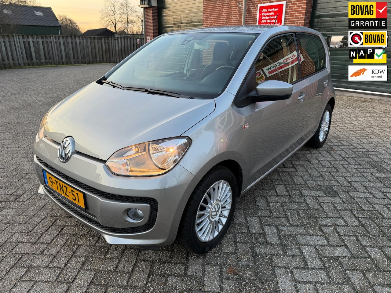 Volkswagen Up! - 1.0 high up! NL-Auto 1e Eigenaar NAP-OK 17.000km!! - AutoWereld.nl