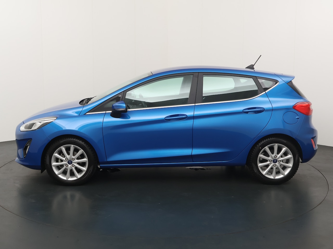 Ford Fiesta - 100PK EcoBoost Titanium AUTOMAAT I Trekhaak I parkeersensoren I LM velgen | Clima - AutoWereld.nl