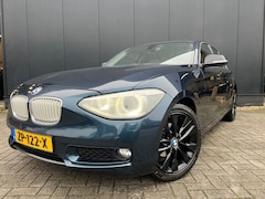 BMW 1-serie - 116i Sport '12 Aut/Leer/Navi/CarPlay/ZrMooi