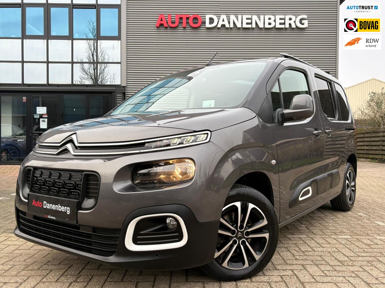 Citroën Berlingo - 1.2 PureTech Shine HEAD-up,PANO,GARANTIE, STOEL VERWARMING - AutoWereld.nl