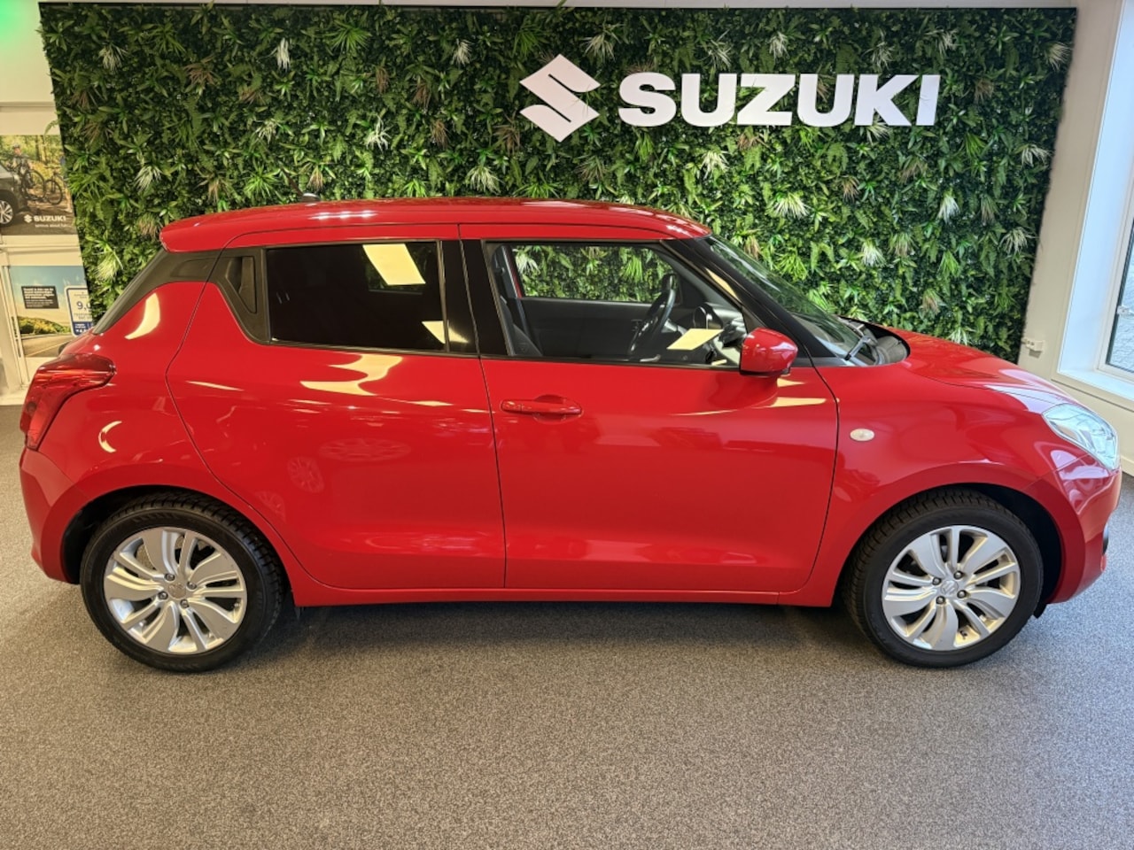 Suzuki Swift - fabrieksgar. t/m 23-01-2031 1.2 Select Smart Hybrid BTW Auto Airco LMV Apple Android - AutoWereld.nl