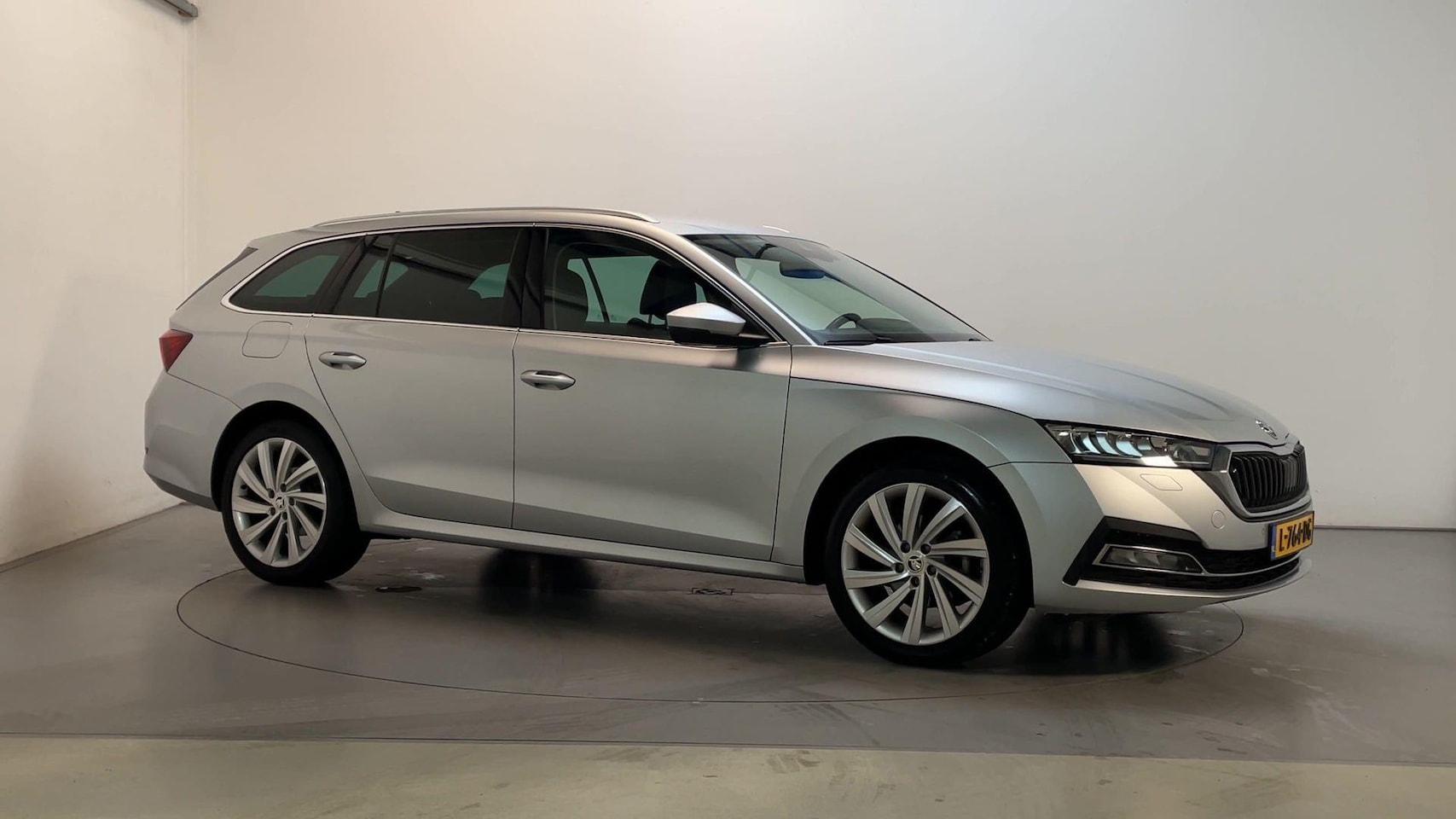 Skoda Octavia Combi - 1.0 TSI Business Edition Plus Leder Camera Adaptive Cruise Stoelverwarming - AutoWereld.nl