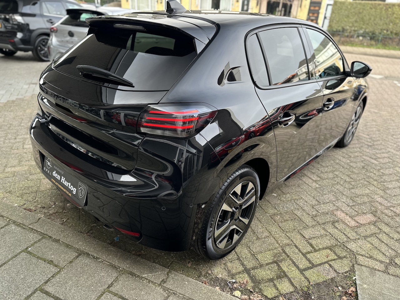 Peugeot 208 - 1.2 PureTech 100 Allure Navigatie/360 camera/Cruise control adaptief. - AutoWereld.nl