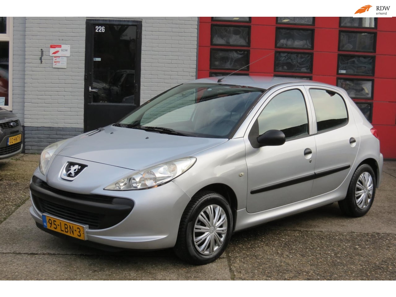 Peugeot 206 - 1.4 XS 5 DEURS , Nwe APK, Airco - AutoWereld.nl