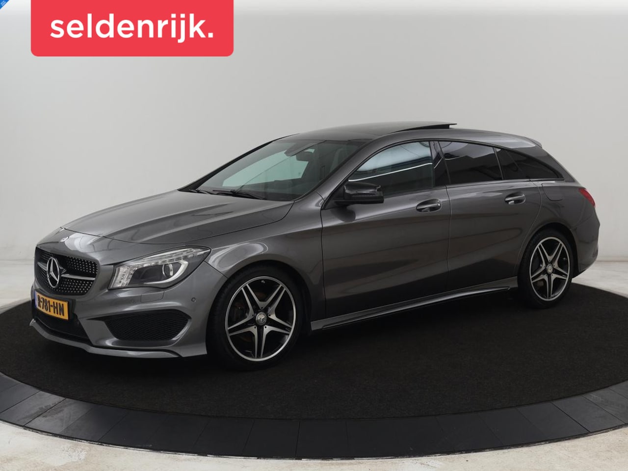 Mercedes-Benz CLA-klasse Shooting Brake - 200 AMG Night | Panoramadak | Stoelverwarming | Bi-Xenon | Half leder | Camera | Navigatie - AutoWereld.nl