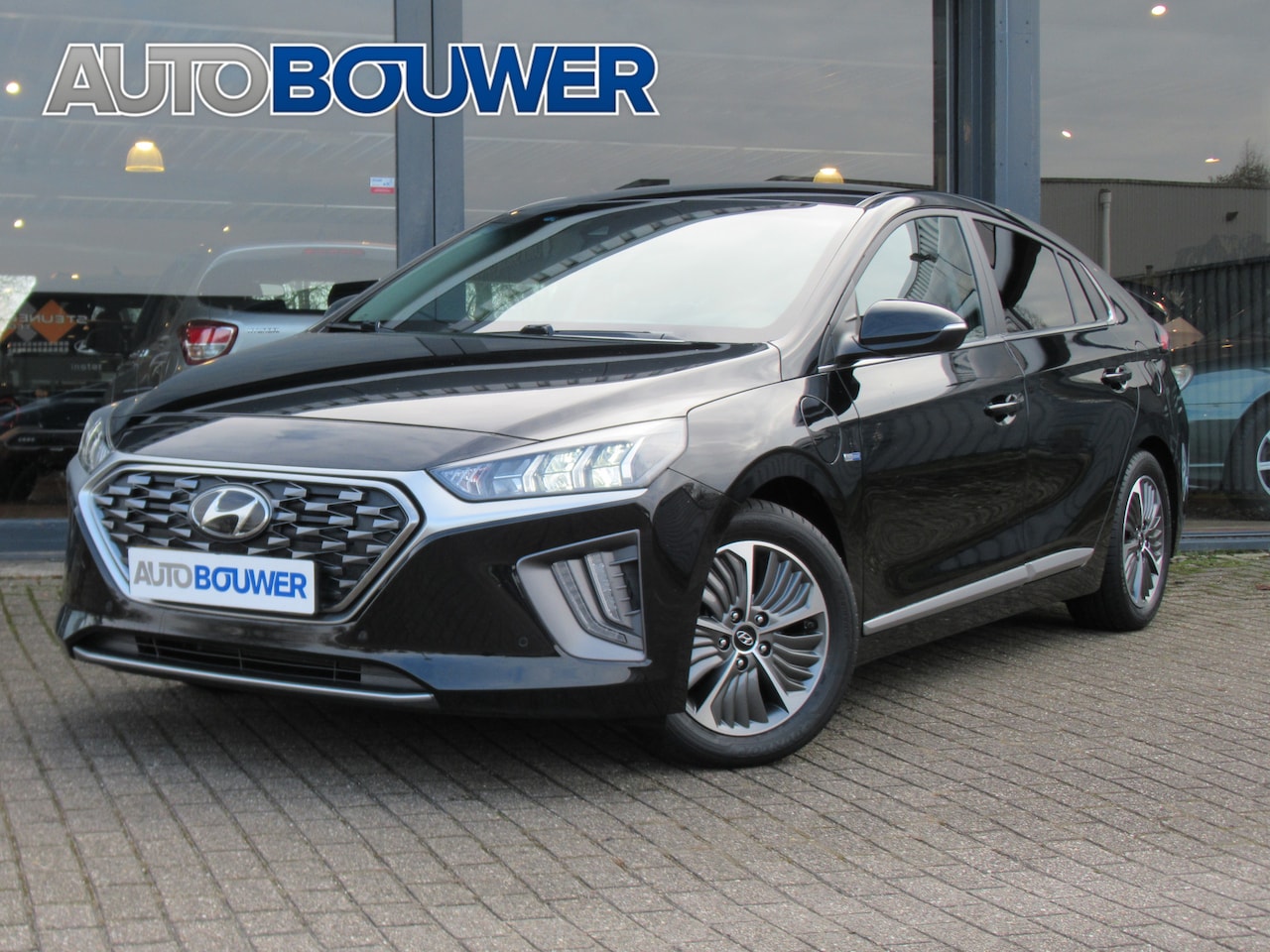 Hyundai IONIQ - 1.6 GDi PHEV Plug In Premium 1e eigen | dealer onderh | full options! | tr.haak - AutoWereld.nl