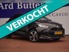 Toyota Yaris - 1.5 Hybrid 115 Business Plus / Carplay / Camera / Stuur&Stoelverwarm. / ACC / 16"LMV / = R