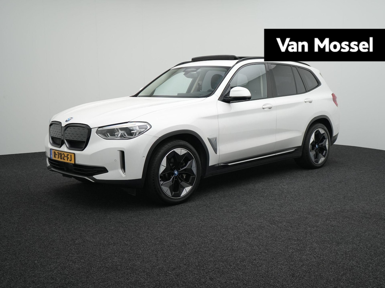 BMW iX3 - Executive 80 kWh AUTOMAAT | PANORAMADAK | SPORTSTOELEN | LEDER | ADAPTIEVE CRUISE | NAVIGA - AutoWereld.nl