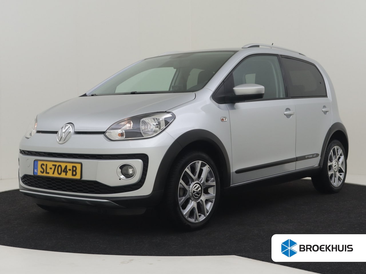 Volkswagen Up! - 1.0 cross BlueMotion 75pk | Airco | Navigatie | Stoelverwarming | 16" LMV - AutoWereld.nl