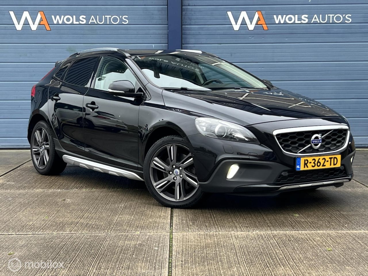 Volvo V40 Cross Country - 2.5 T5 AWD Summum / 255 PK / LUXE / BLIS! - AutoWereld.nl