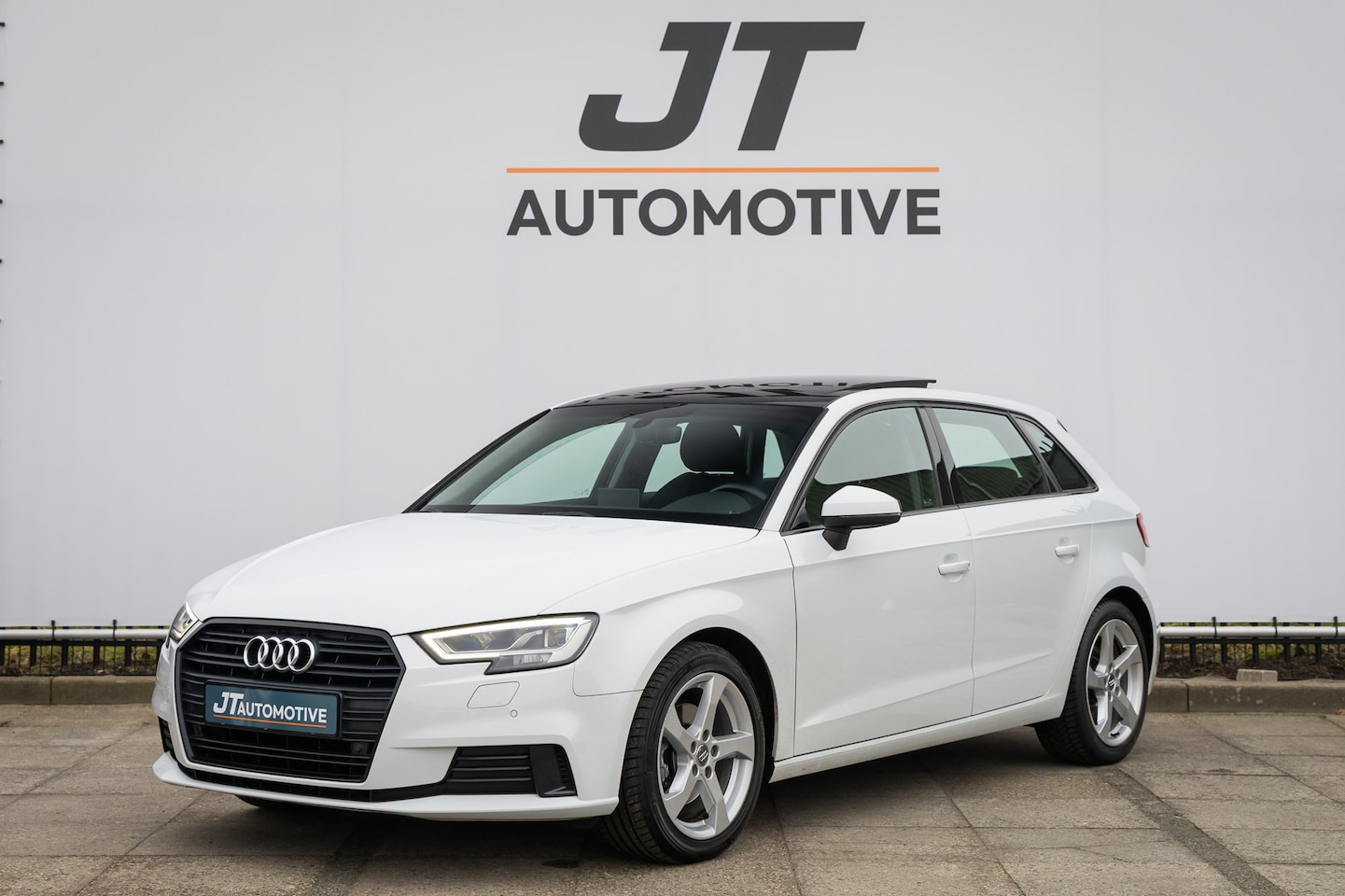 Audi A3 Sportback - 1.5 TFSI CoD Sport PANO | Camera | Cruise | Stoelverwarming - AutoWereld.nl