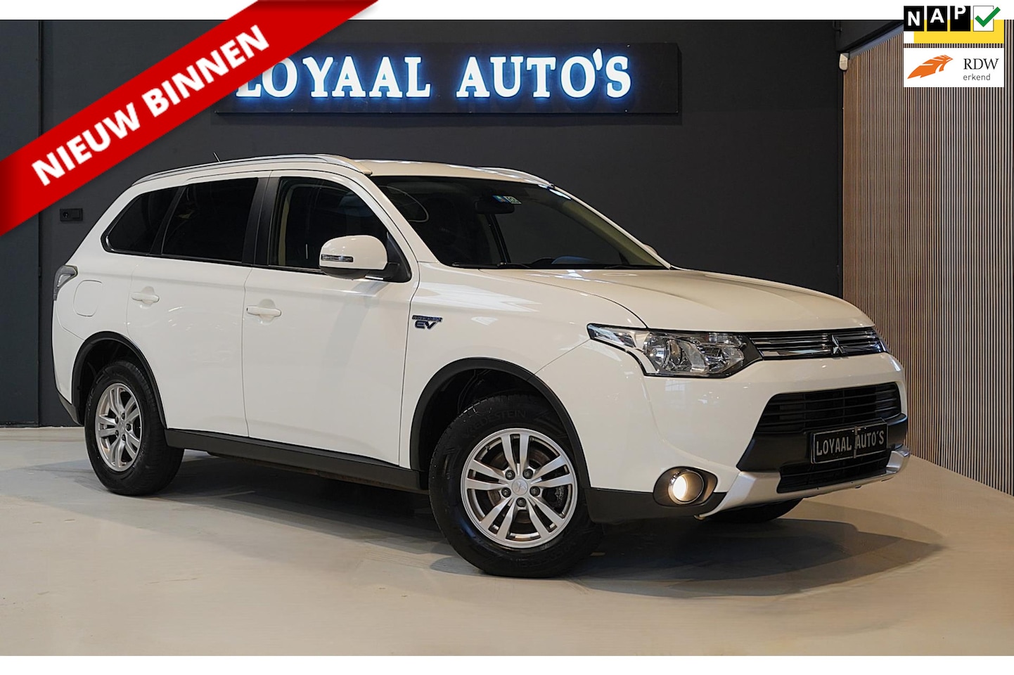 Mitsubishi Outlander - 2.0 PHEV Business Edition X-Line | AIRCO | CRUISE | ELEK. RAMEN | NAP. - AutoWereld.nl