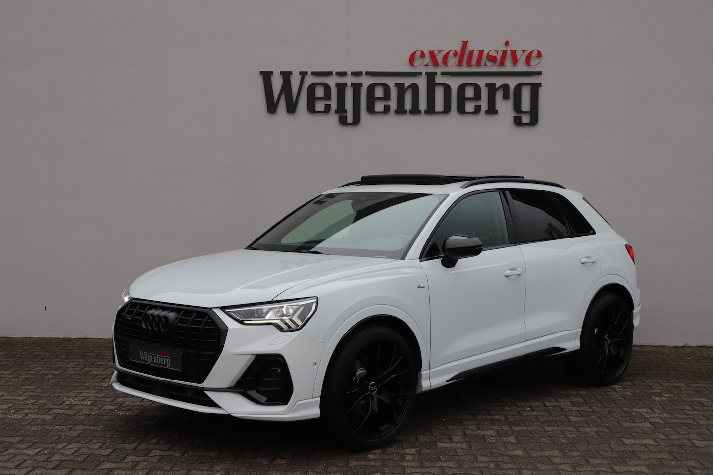 Audi Q3 - 40 TFSI Quattro 190pk S-line Pano B&O Matrix - AutoWereld.nl