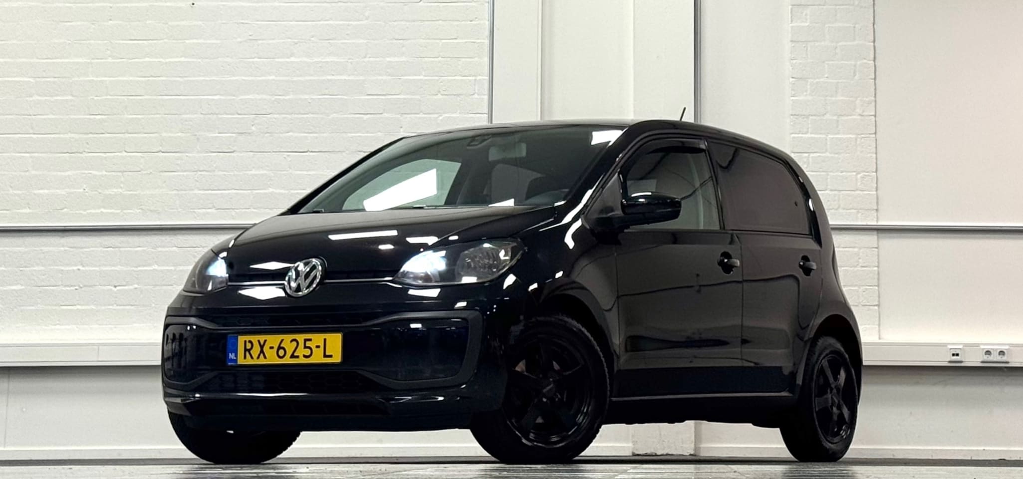 Volkswagen Up! - 1.0 BMT move up! LM velgen 5-drs Airco APK 15-12-2026 - AutoWereld.nl