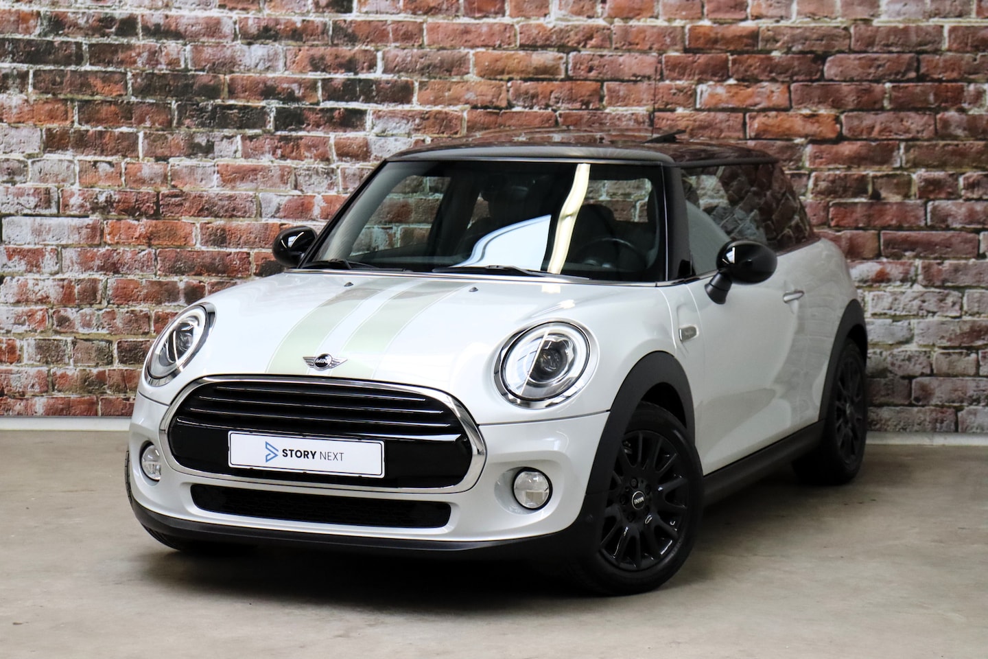 MINI Cooper - Hatchback Marylebone 3 deurs / Navigatiesysteem Professional / Panoramadak / Harman Kardon - AutoWereld.nl