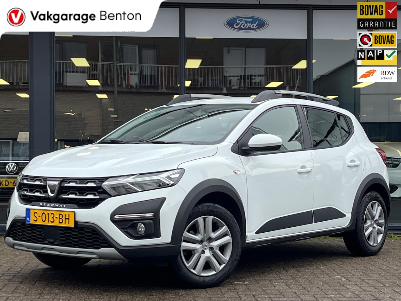 Dacia Sandero Stepway - 1.0 TCe 90 Comfort | PDC | Airco | Trekhaak | Cruise Control | Apple CarPlay | DAB - AutoWereld.nl