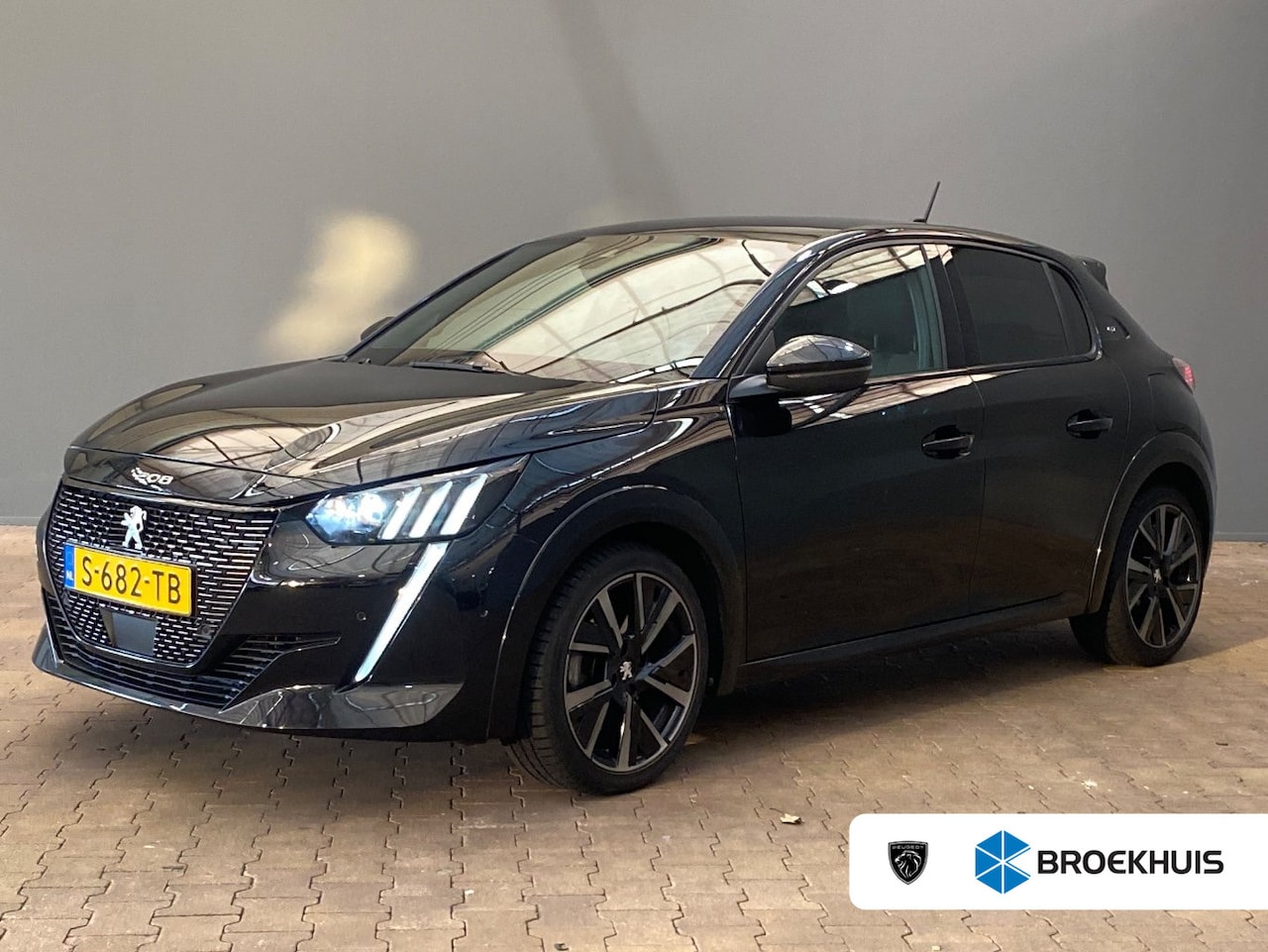 Peugeot 208 - 1.2 GT | Adap. Cruise C. | BLIS | Camera | St. Verwarming | Navi | 17" LMV | PDC V&A | Car - AutoWereld.nl