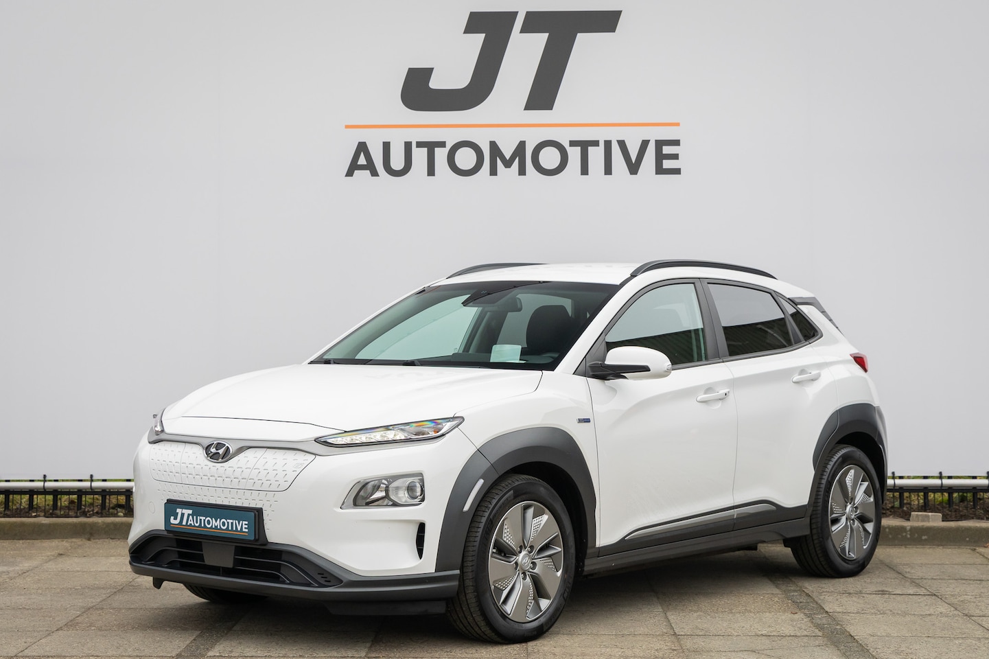 Hyundai Kona Electric - EV Fashion 64 kWh SOH99% trekhaak | Camera | Head up | PDC - AutoWereld.nl