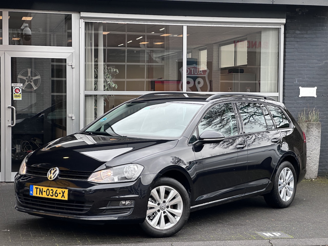 Volkswagen Golf Variant - 1.2 TSI Highline AUTO / NAVI / PARK ASSIST / STOELVERWARMING - AutoWereld.nl