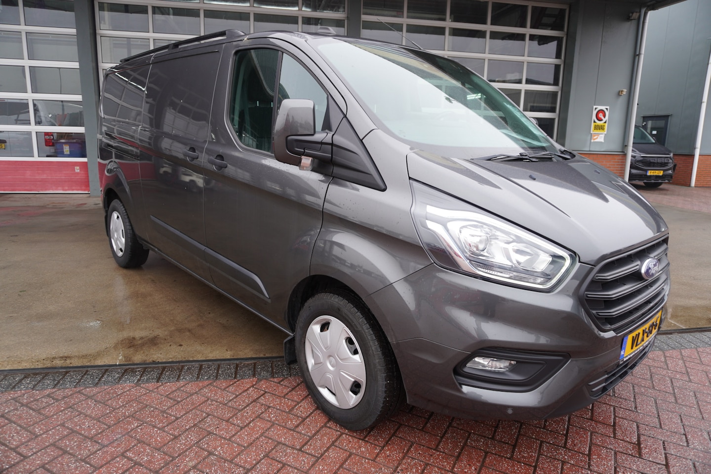 Ford Transit Custom - 320 2.0 TDCI 130PK L2H1 Trend Nr. V102 | Airco | Cruise | Camera | Apple CP - Android auto - AutoWereld.nl