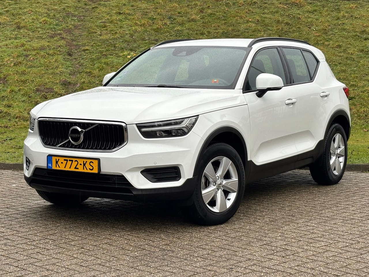 Volvo XC40 - Momentum Core T2 129PK Aut. | Climate Pack | Park Assist Pack | Apple Carplay - AutoWereld.nl