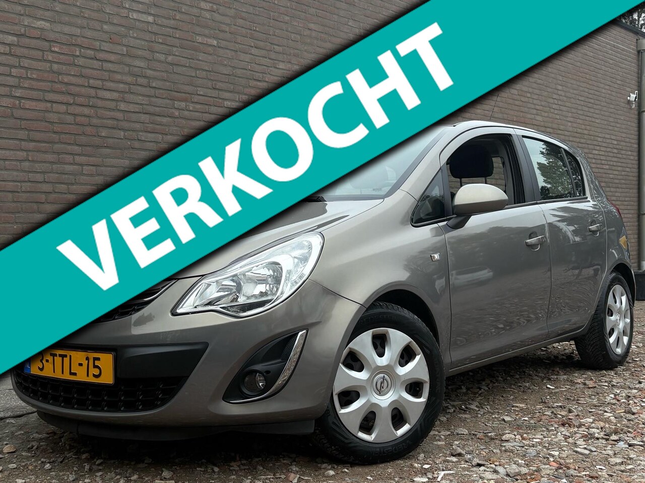 Opel Corsa - 1.2 Berlin | Airco | 5-Deurs | Trekhaak - AutoWereld.nl