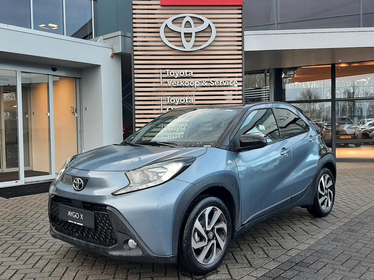 Toyota Aygo X - PULSE STOELVERW LM-VELGEN AD-CRUISE APPLE/ANDROID BI-TONE CAMERA BLUETOOTH - AutoWereld.nl