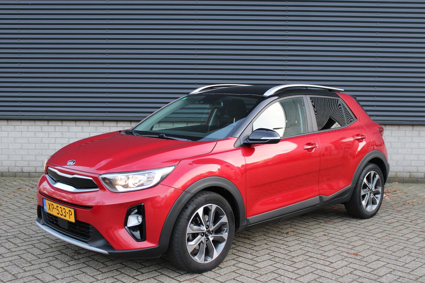 Kia Stonic - 100pk DynamicPlusLine I Parkeersensoren I Camera Achter I Trekhaak I NAVI I Airco - AutoWereld.nl