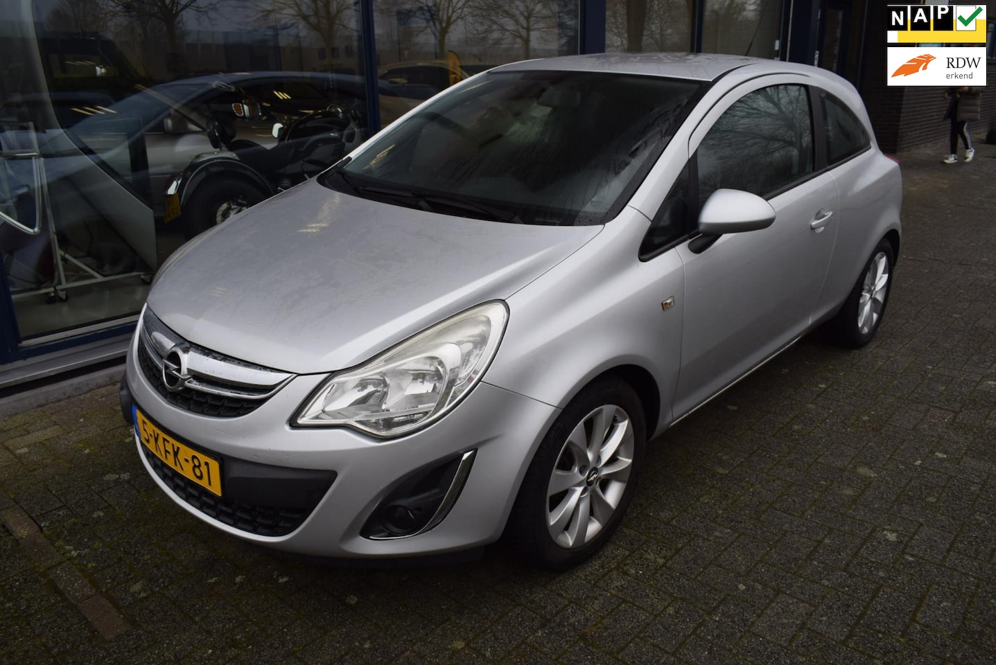 Opel Corsa - 1.2-16V Anniversary Edition 1.2-16V Anniversary Edition - AutoWereld.nl