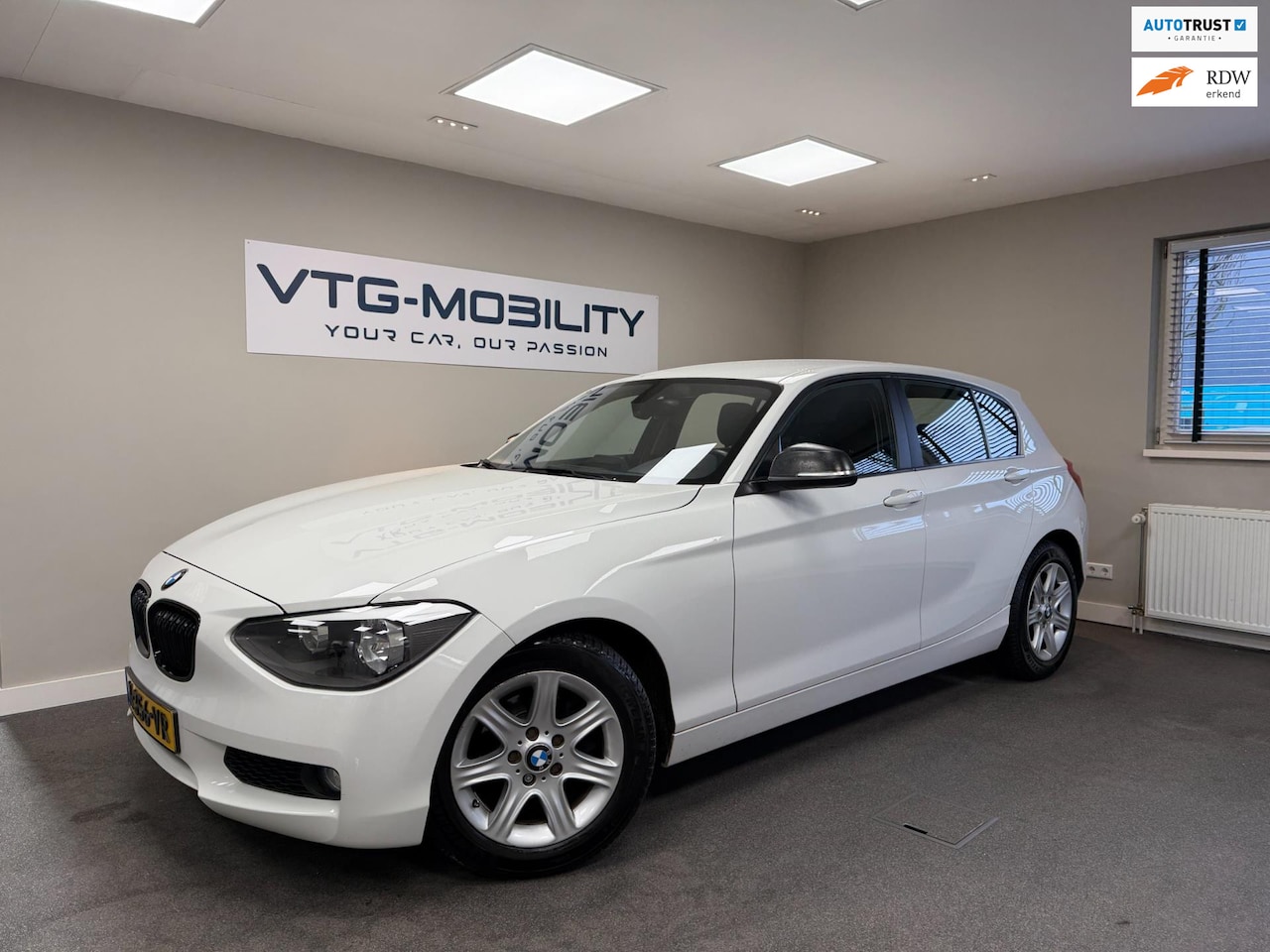 BMW 1-serie - 116i Business+ Elektrisch Pakket|Airco|PDC A|MultiMedia|Bluetooth|Nieuwe APK - AutoWereld.nl