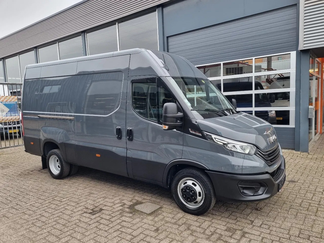 Iveco Daily - 35C18 3.0D L2H2 HI-MATIC EURO 6 - AutoWereld.nl