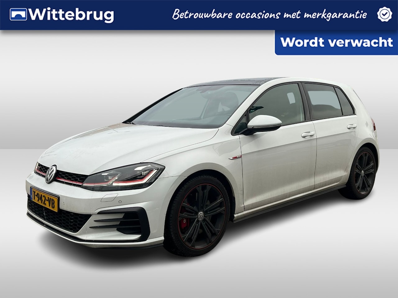Volkswagen Golf - 2.0 TSI GTI Performance / Digitaal dashboard / Pano / Navigatie / App connect / Parkeersen - AutoWereld.nl