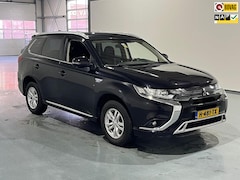 Mitsubishi Outlander - 2.4 PHEV Pure APPLE CARPLAY/VERWARMDE VOORSTOELEN/4X4