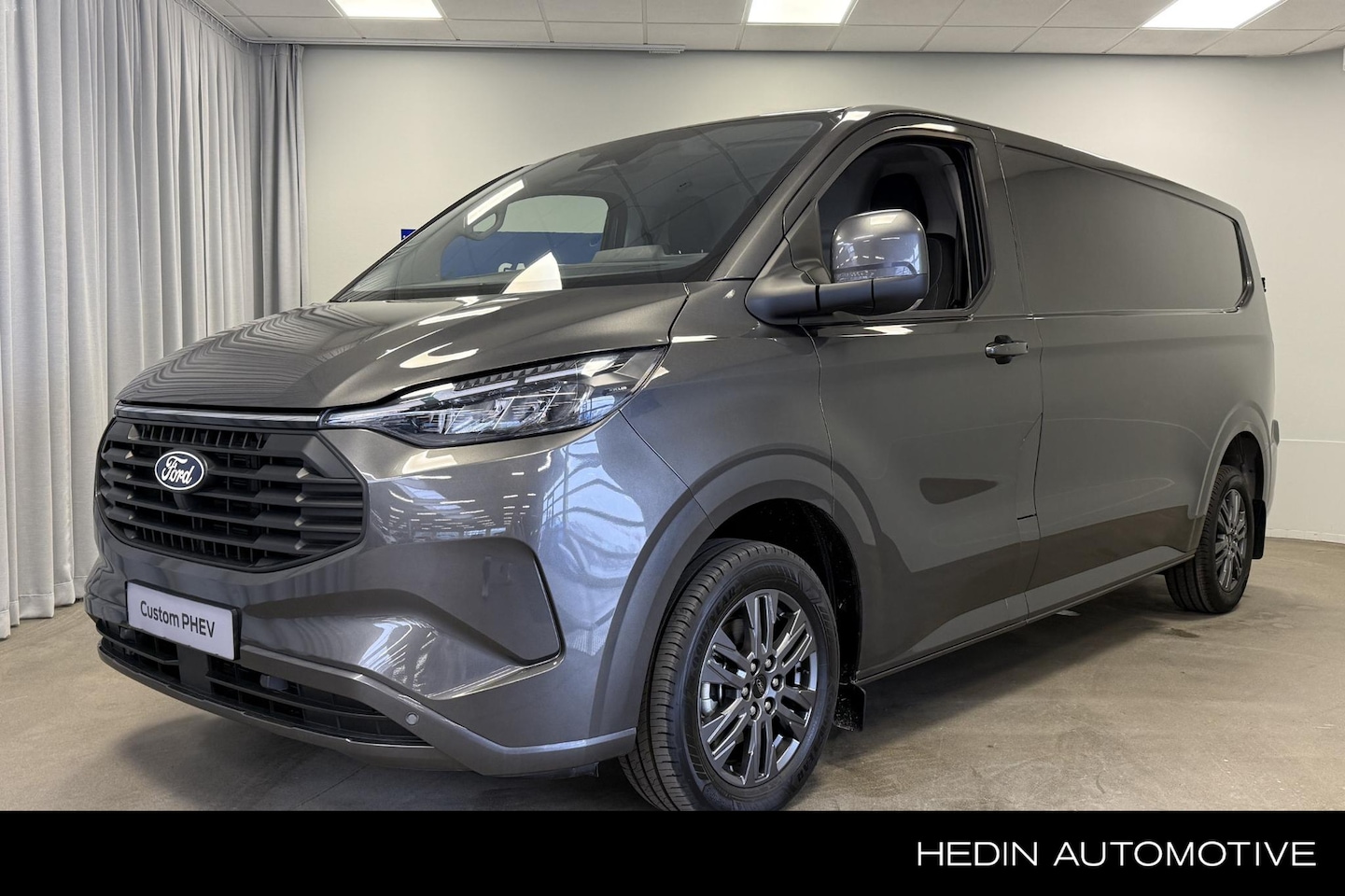 Ford Transit Custom - 320 2.5 PHEV L2H1 Limited 320 2.5 PHEV L2H1 Limited - AutoWereld.nl