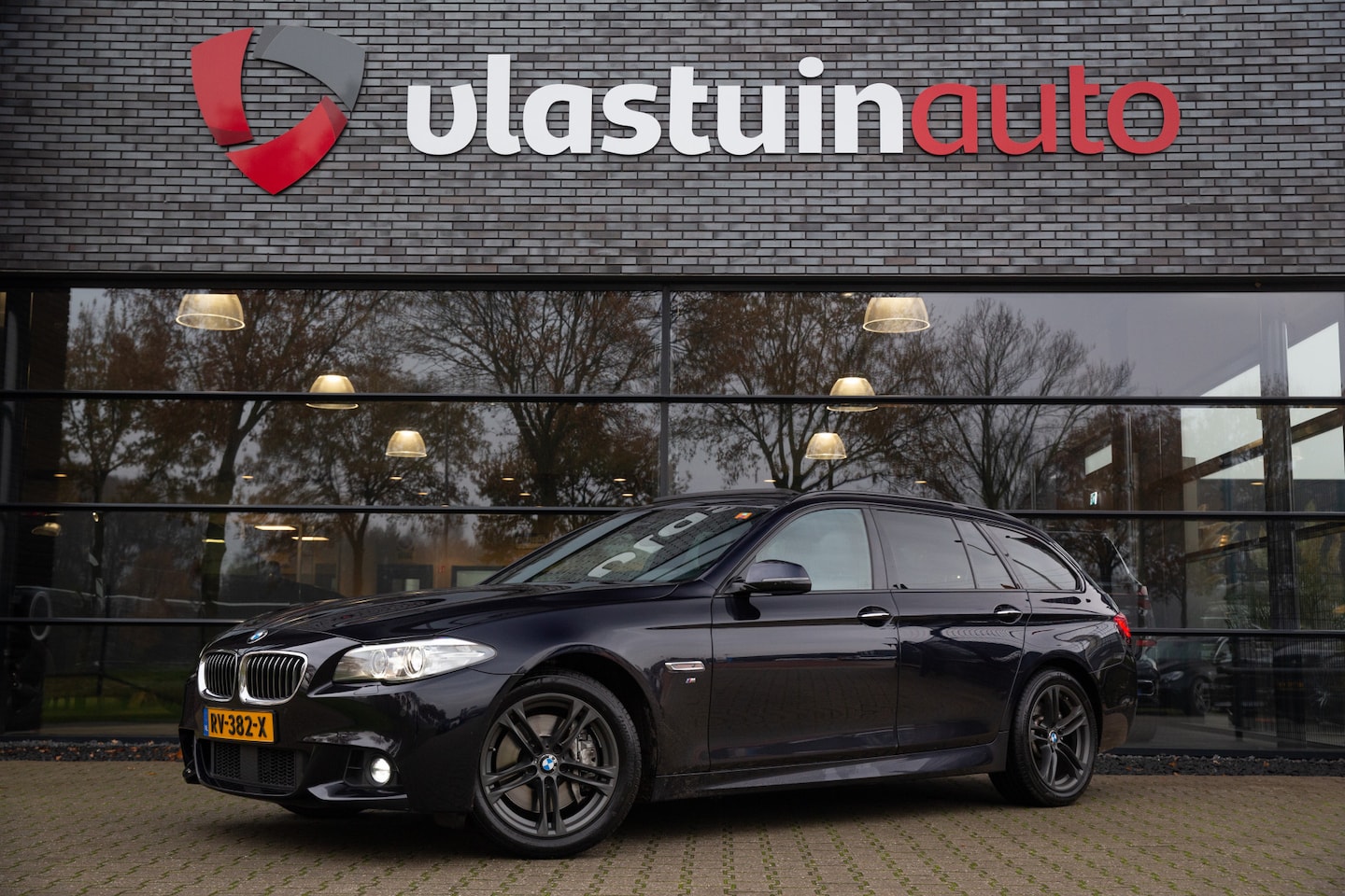 BMW 5-serie Touring - 530xd M Sport Edition High Executive , Panoramadak, Adap. cruise, Trekhaak, - AutoWereld.nl