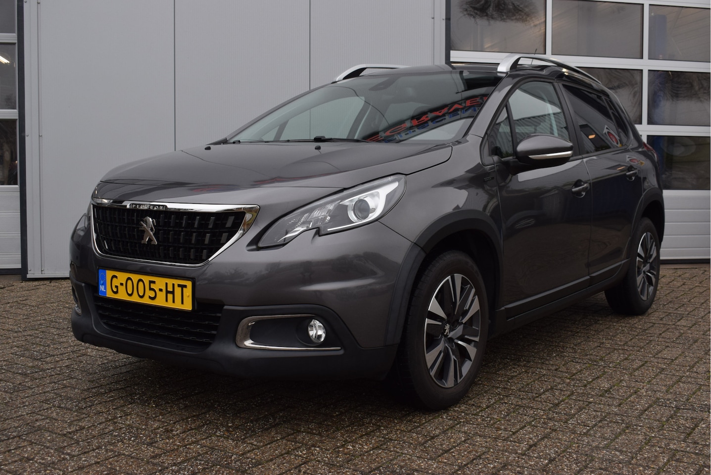 Peugeot 2008 - 1.2 Signature 110PK | NL-Auto | Navi | Nieuwe Distributieriem - AutoWereld.nl