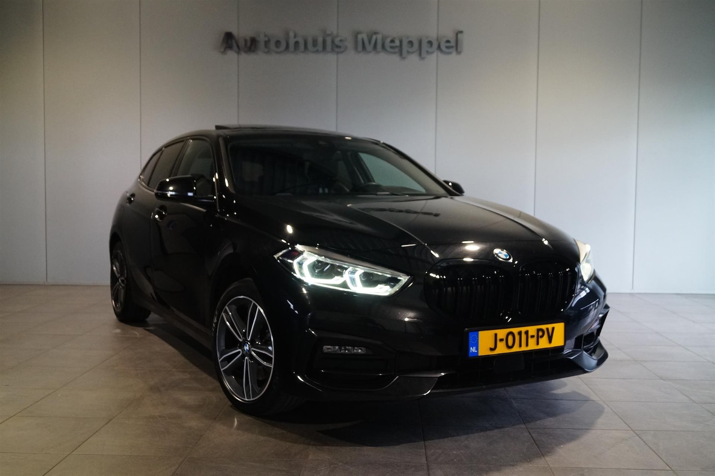 BMW 1-serie - 118i Sport Line | LED | Harman/Kardon | Panoramadak | - AutoWereld.nl