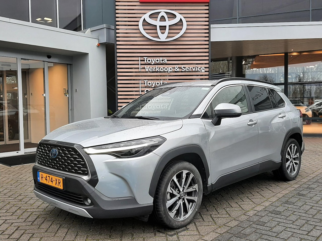 Toyota Corolla Cross - 2.0 High Power Hybrid First Edition NL-AUTO BLIND SPOT PARK-SENSOREN STOELVERWARMING 18'' - AutoWereld.nl