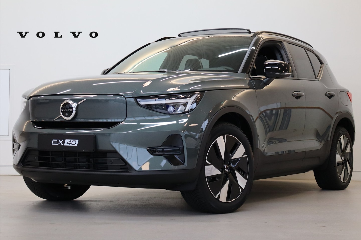 Volvo EX40 - Ext. Range Ultra | 19" all season | Privacy glas | Pano-dak - AutoWereld.nl