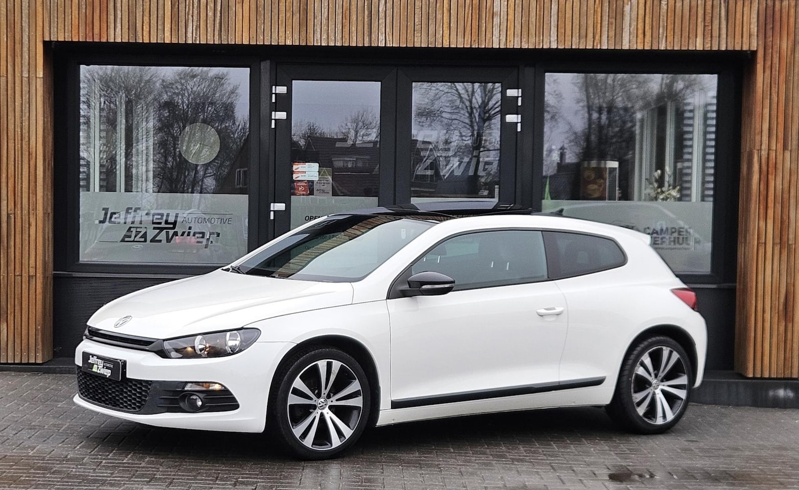 Volkswagen Scirocco - 1.4 TSI Edition alcantara. stuurwielbediening. navi. pano. - AutoWereld.nl