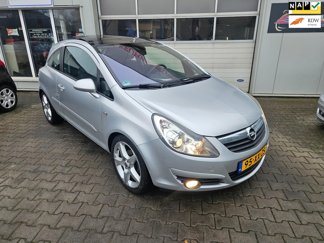 Opel Corsa - 1.2-16V Sport AIRCO..PANODAK - AutoWereld.nl
