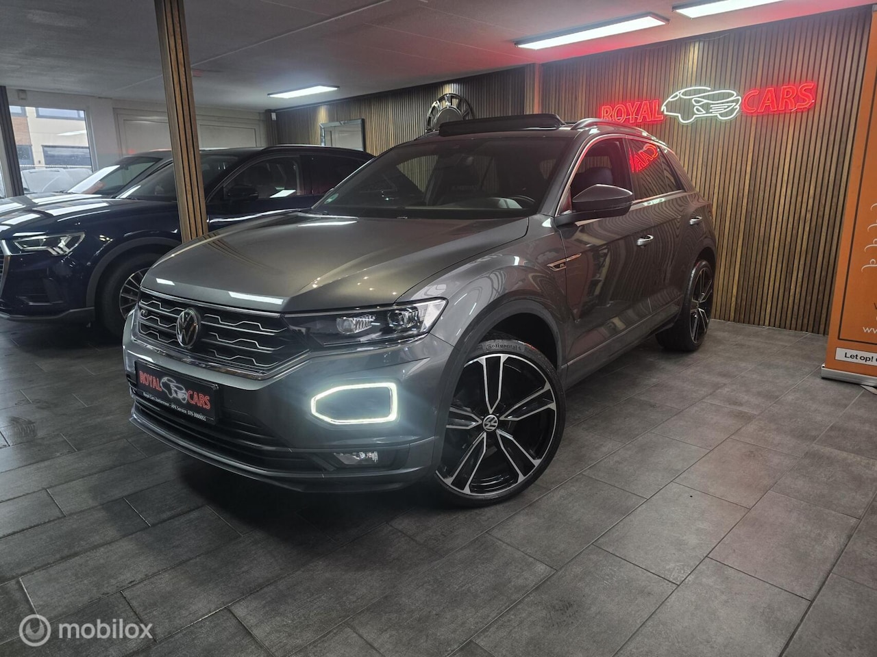 Volkswagen T-Roc - 1.5 TSI Sport /3x R-Line /Pano /Acc /B.Spot - AutoWereld.nl