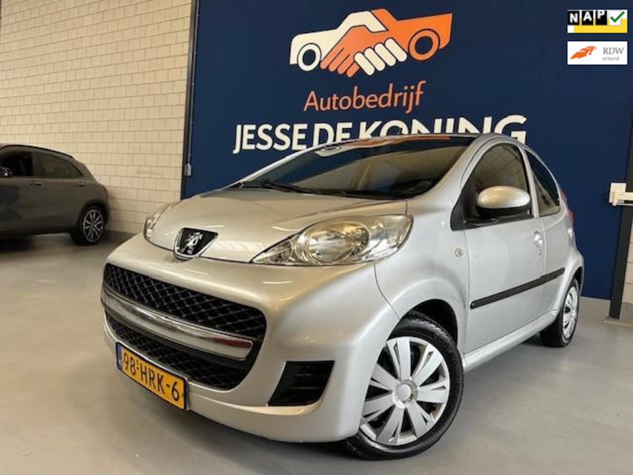 Peugeot 107 - 1.0-12V XS automaat / 5 deurs / airco / NAP met 127034 km.en APK tot 03/2027 / 1e eigenaar - AutoWereld.nl