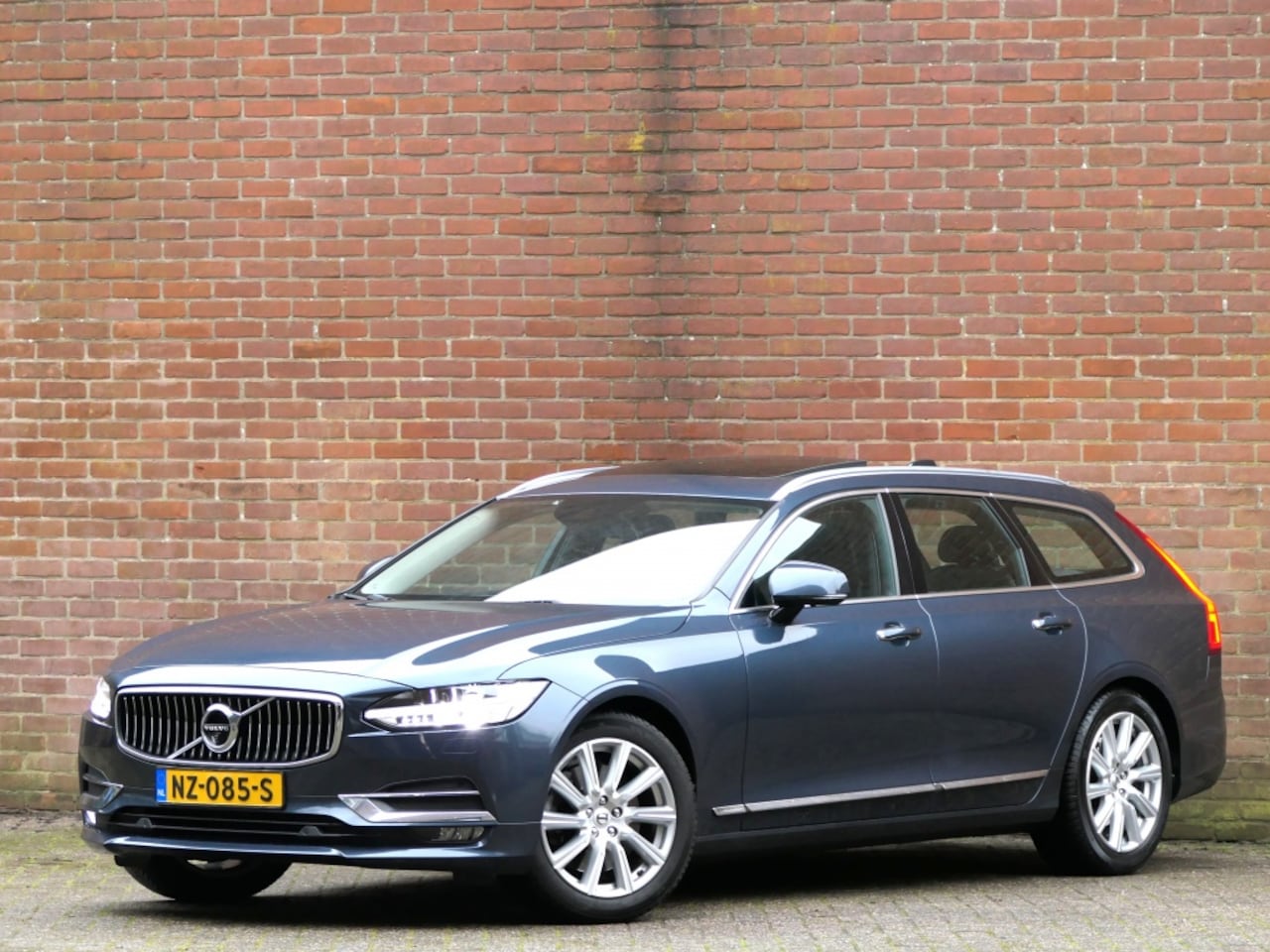 Volvo V90 - T5 Inscription Panoramadak / Trekhaak / 360° camera / Massage st - AutoWereld.nl