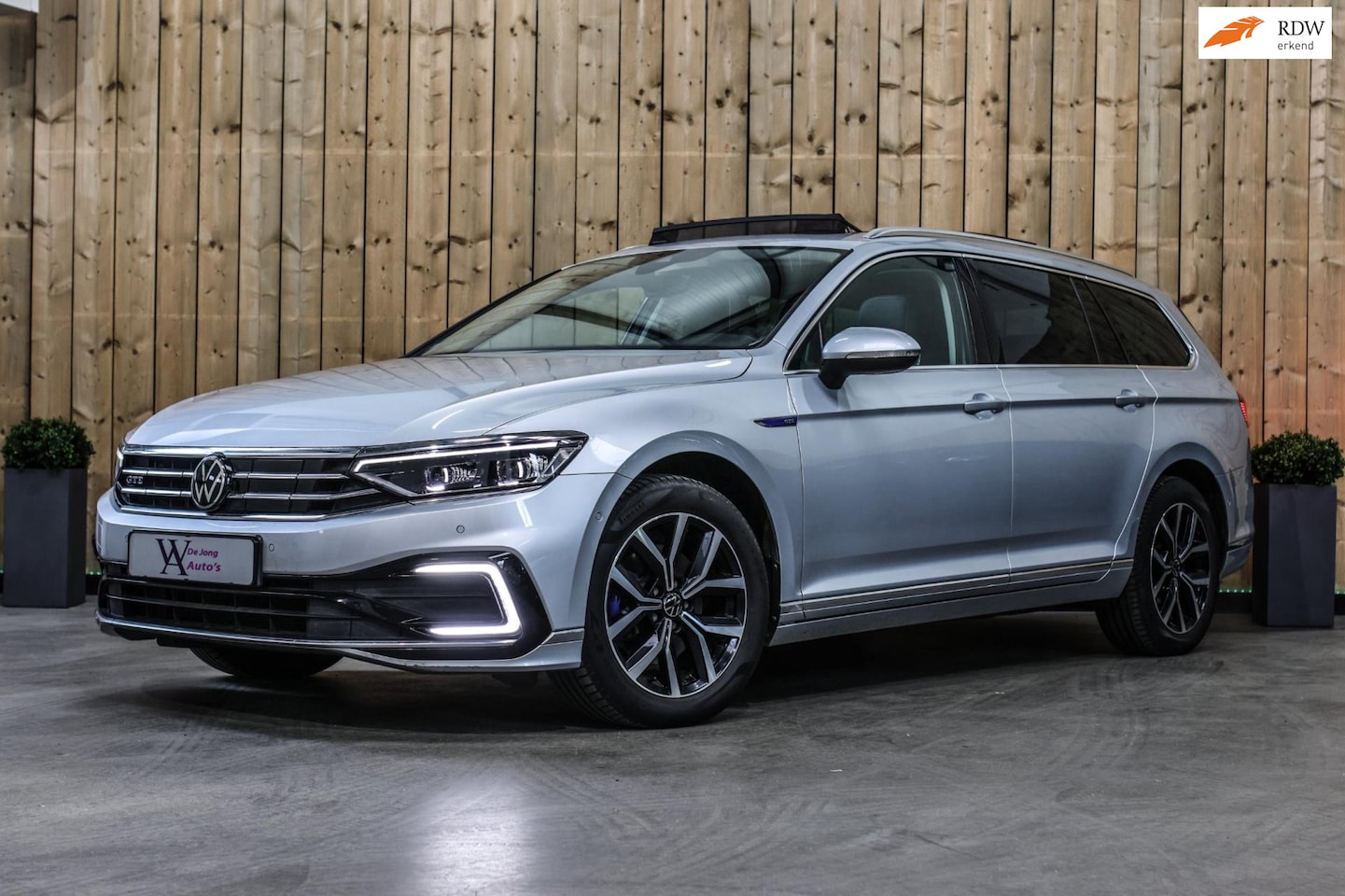 Volkswagen Passat Variant - 1.4 TSI PHEV GTE *Pano*Led*Camera*Trekhaak* - AutoWereld.nl