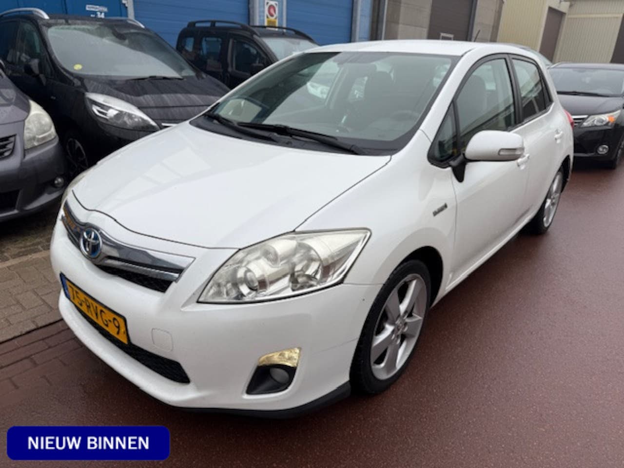 Toyota Auris - 1.8 Full Hybrid Dynamic 2011 NAP Dealer onderhouden met Boekjes PDC achter, 17" LMV, afnee - AutoWereld.nl