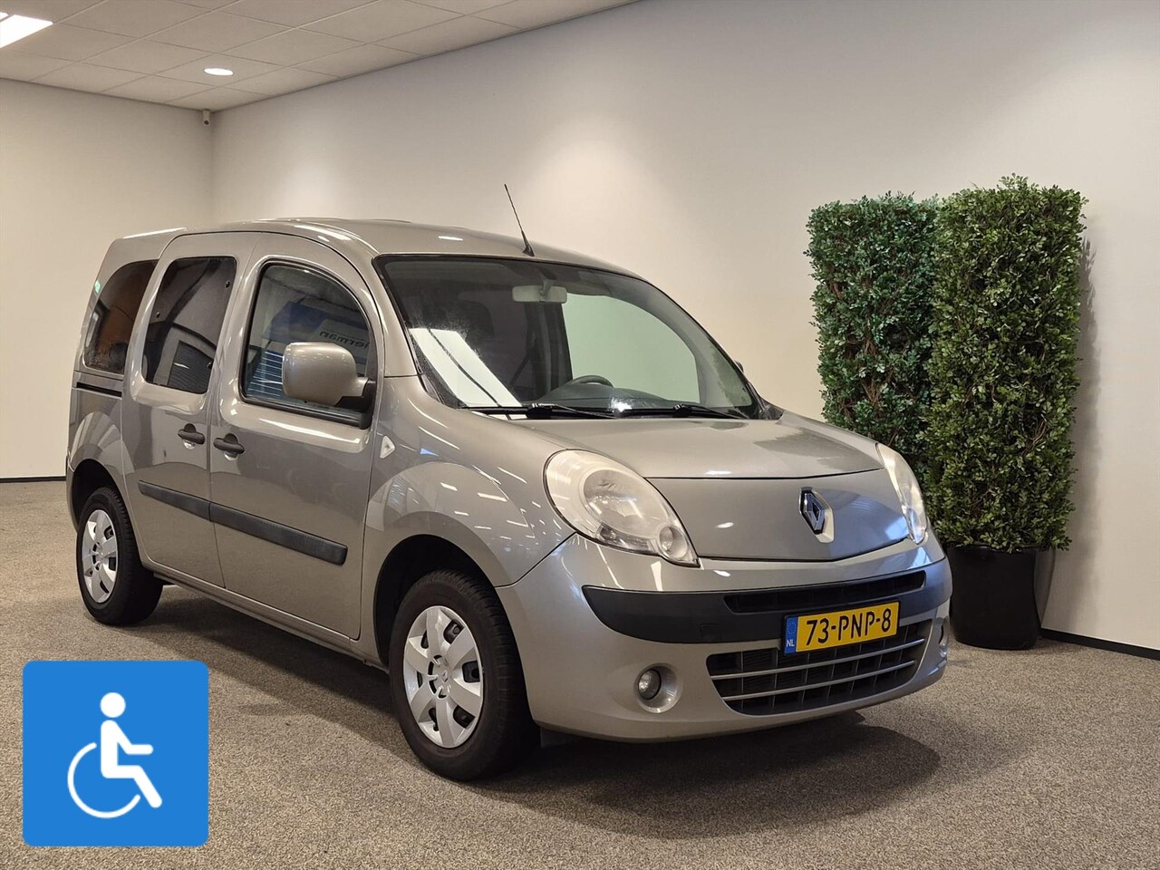 Renault Kangoo - Rolstoelauto 3+1 (airco) - AutoWereld.nl