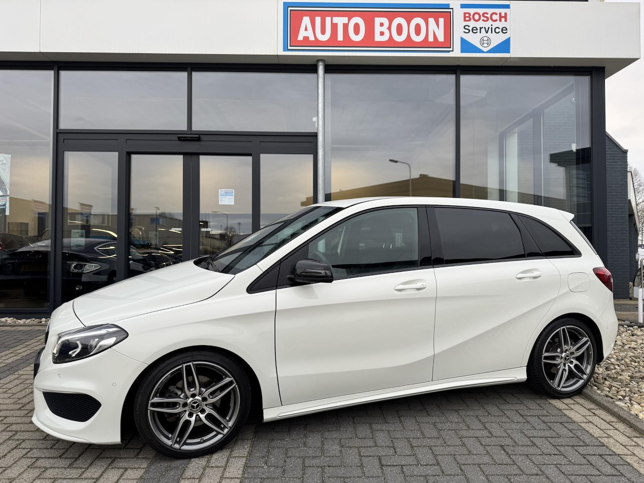Mercedes-Benz B-klasse - 180 AMG AUTOMAAT NIGHT EDITION PLUS NAVI/LED/ 2XPDC/S&S/18''AMG/MEDIA/BTA/ NL AUTO/KM=NAP - AutoWereld.nl