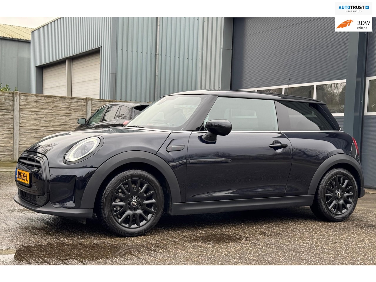 MINI Cooper - Mini 1.5 Essential 19.466 km. Stijlvol en sportief, met luxe lederen bekleding, Apple CarP - AutoWereld.nl