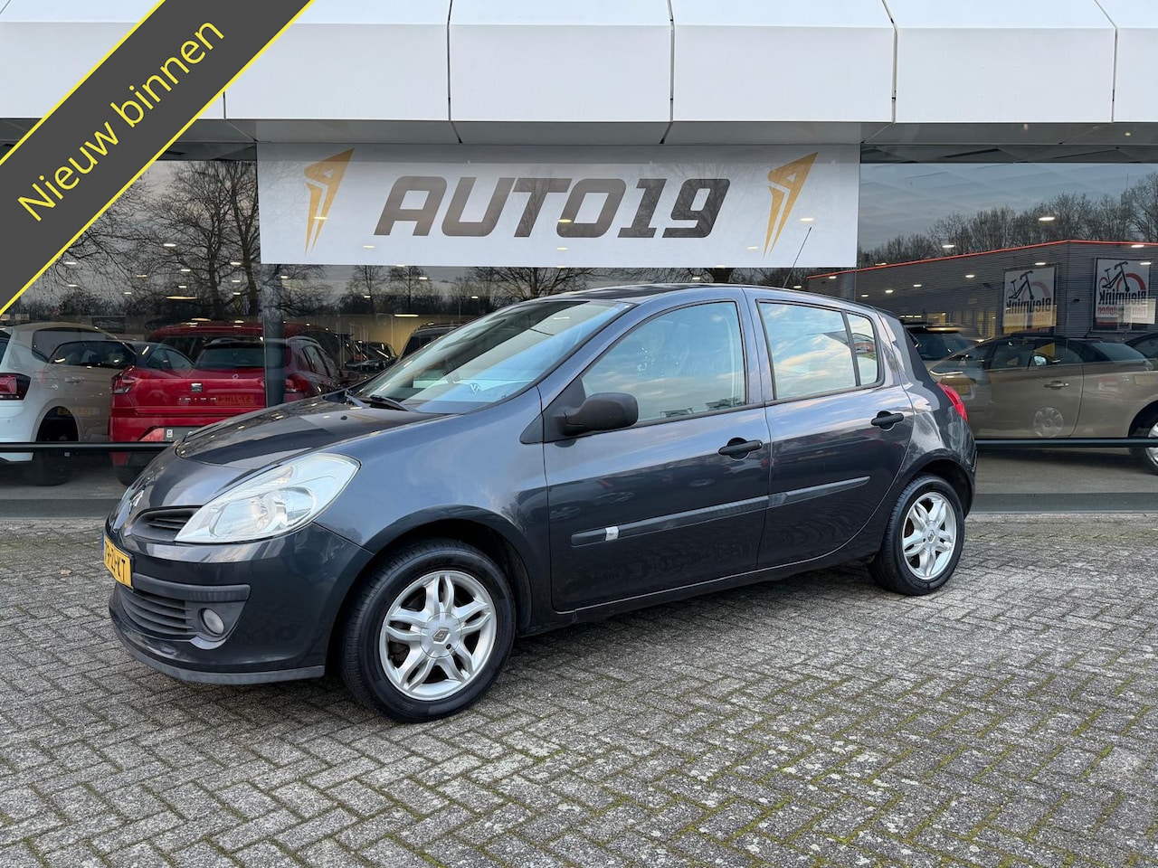 Renault Clio - 1.2-16V Special Line 1.2-16V Special Line - AutoWereld.nl